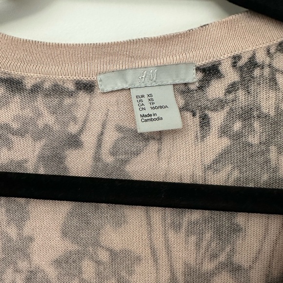 H&M Floral Silhouette Black and Cream/Ivory Long Sleeve Cardigan - Picture 9 of 13